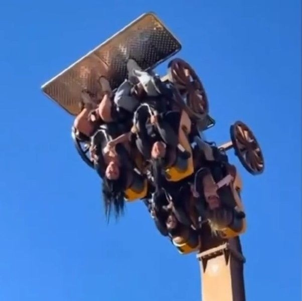 Pane em brinquedo do Beto Carrero World deixa visitantes suspensos
